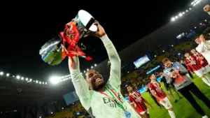 Hadapi Napoli di Semifinal Piala Super Italia, Maignan Ingatkan AC Milan Lupakan Prestasi Masa Lalu