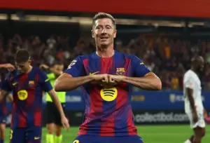 Robert Lewandowski Rela Gaji Dipangkas Setengah Demi Bertahan di Barcelona Hingga 2026