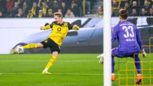 Borussia Dortmund Bungkam Borussia Moenchengladbach 2-0 di Signal Iduna Park