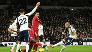 Arne Slot Akui Liverpool Masih Mudah Goyah Meski Raih Kemenangan atas Tottenham