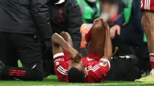 Alexander Isak Dikhawatirkan Patah Kaki Usai Liverpool Kalahkan Tottenham