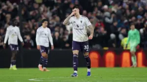 Roy Keane Senang MU Dihukum Aston Villa, Soroti Kelemahan Fatal Tanpa Bola