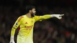 Jelang Piala Dunia 2026, Luis de la Fuente Santai Soal Persaingan Ketat Kiper Timnas Spanyol