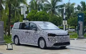 MPV Listrik Besutan Huawei, Luxeed V9 Siap Debut Awal 2026: Usung Teknologi Canggih dengan Opsi EV dan EREV
