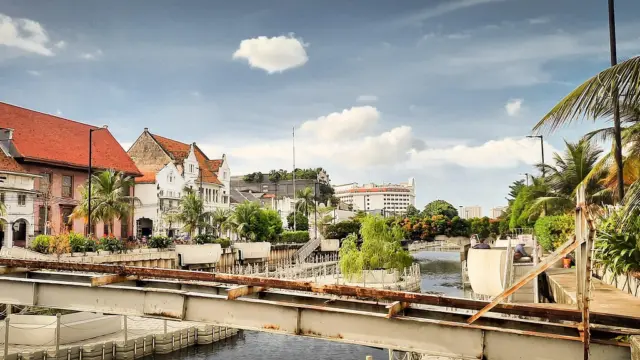 Prakiraan BMKG: Cuaca Jakarta Hari Natal 2025 Diprediksi Berawan dan Hujan