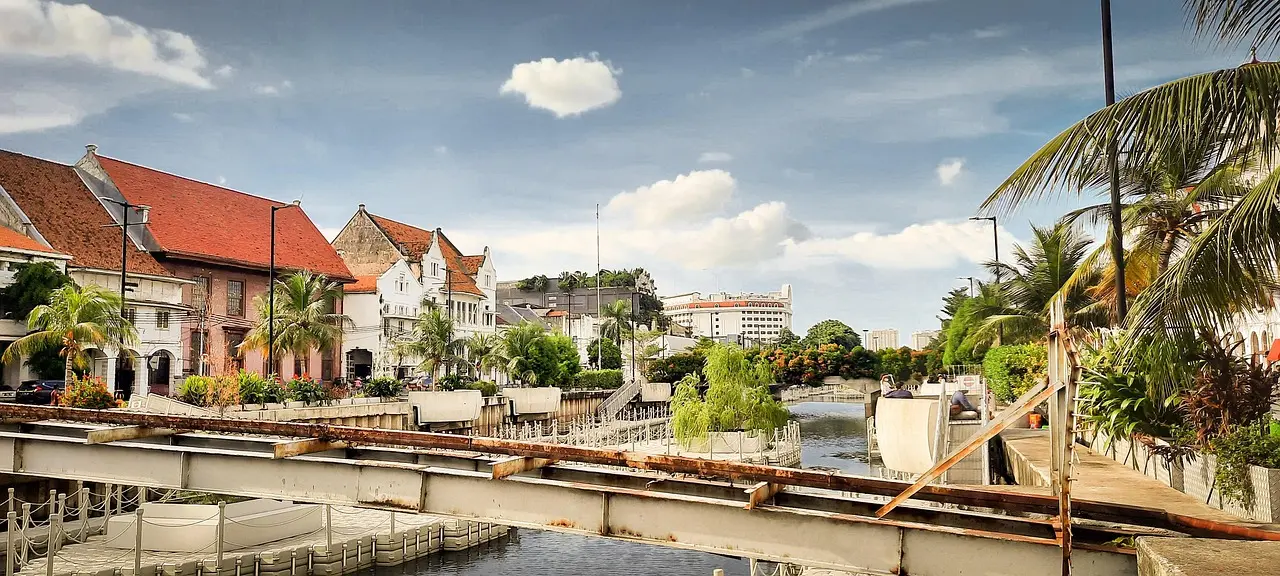 Prakiraan BMKG: Cuaca Jakarta Hari Natal 2025 Diprediksi Berawan dan Hujan