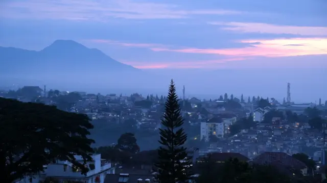 Prakiraan Cuaca Kota Bandung Hari Ini, 24 Desember 2025