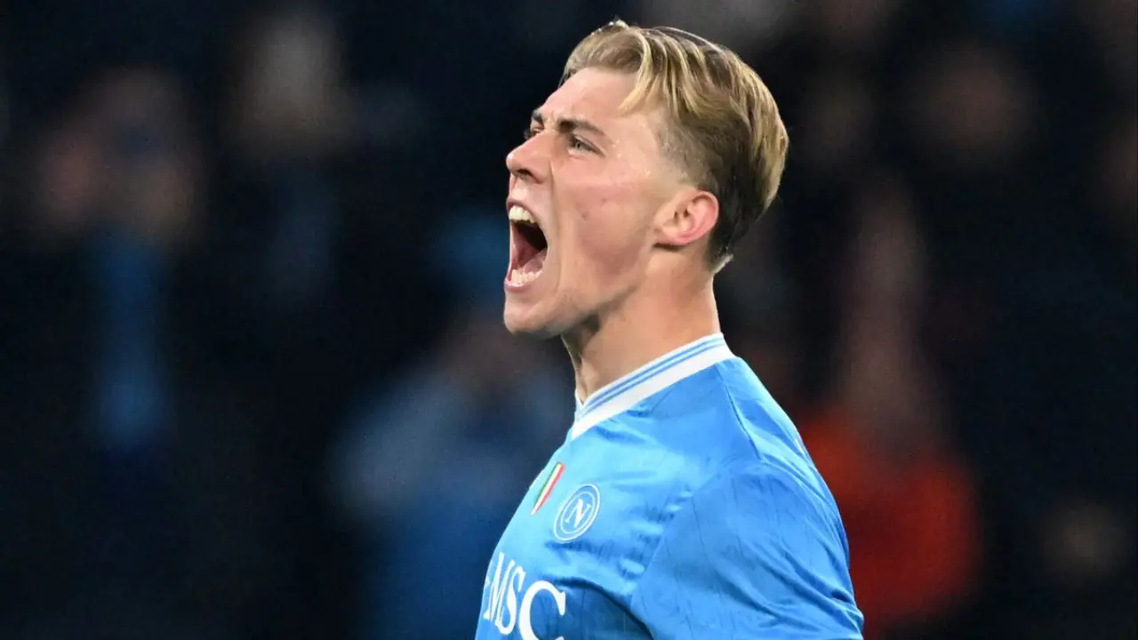 Rasmus Hojlund Bersinar Saat Napoli Bungkam AC Milan 2-0 dan Pastikan Tempat di Final Piala Super Italia