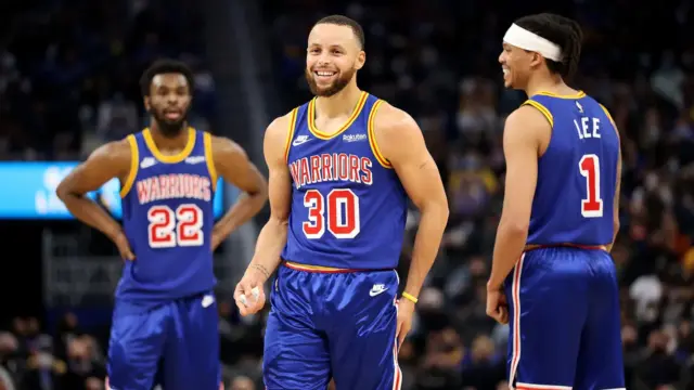 Stephen Curry Cetak 26.000 Poin, Warriors Kalahkan Mavericks di Laga Natal