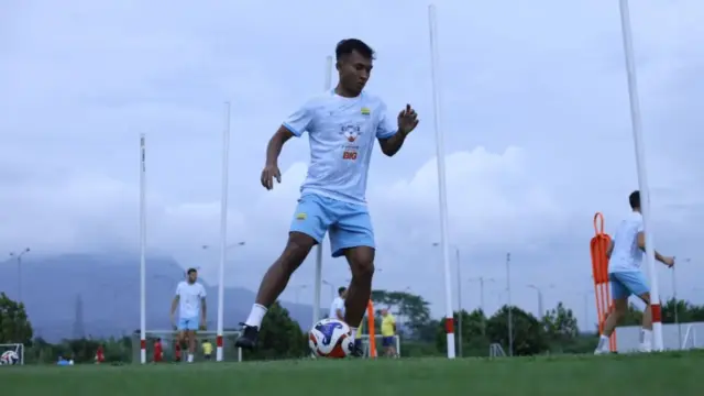 Usai Bela Timnas U-23 di SEA Games 2025, Robi Darwis Siap Perkuat Persib Saat Hadapi Bhayangkara FC