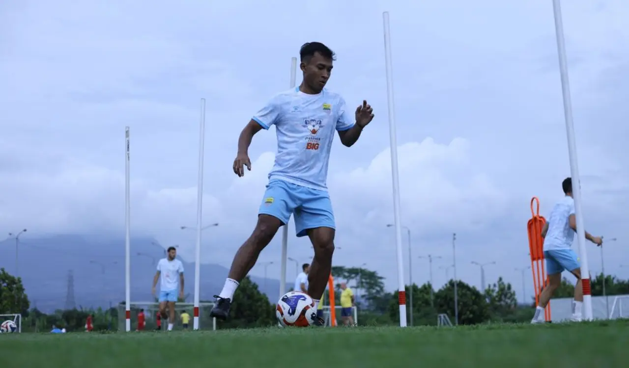 Usai Bela Timnas U-23 di SEA Games 2025, Robi Darwis Siap Perkuat Persib Saat Hadapi Bhayangkara FC
