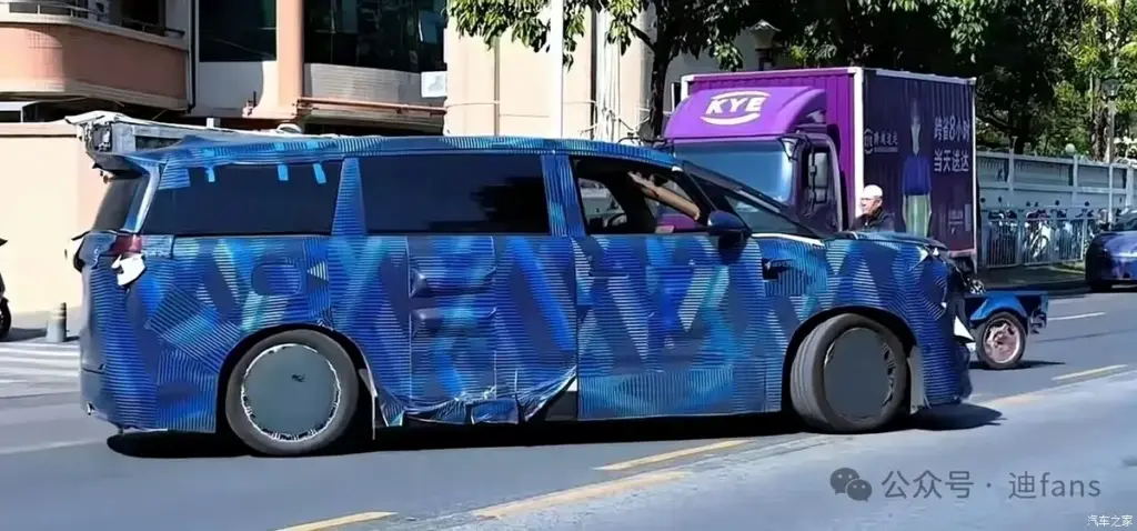 Denza D9L Tertangkap Kamera Uji Jalan, MPV Listrik Premium Ini Tampil Lebih Panjang dan Mewah