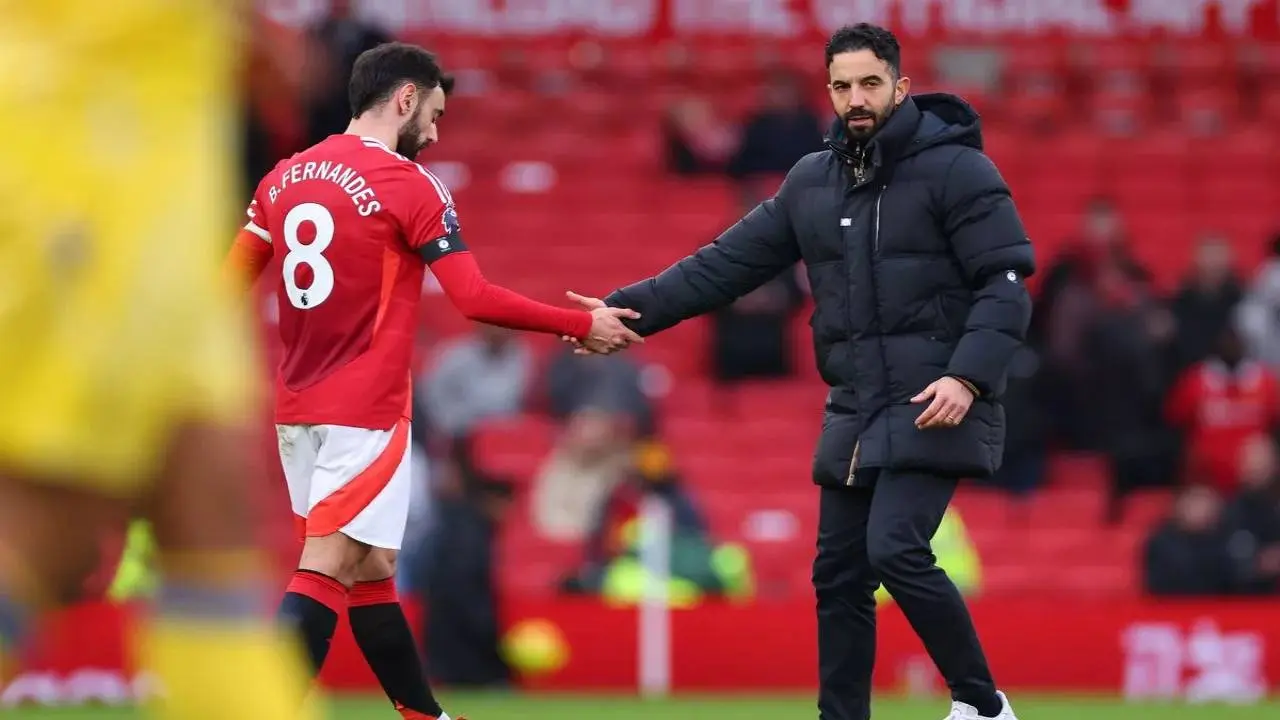 Ruang Ganti MU Bergejolak: Mayoritas Pemain Kecewa Amorim Dipecat, Fernandes dan Maguire Buka Suara