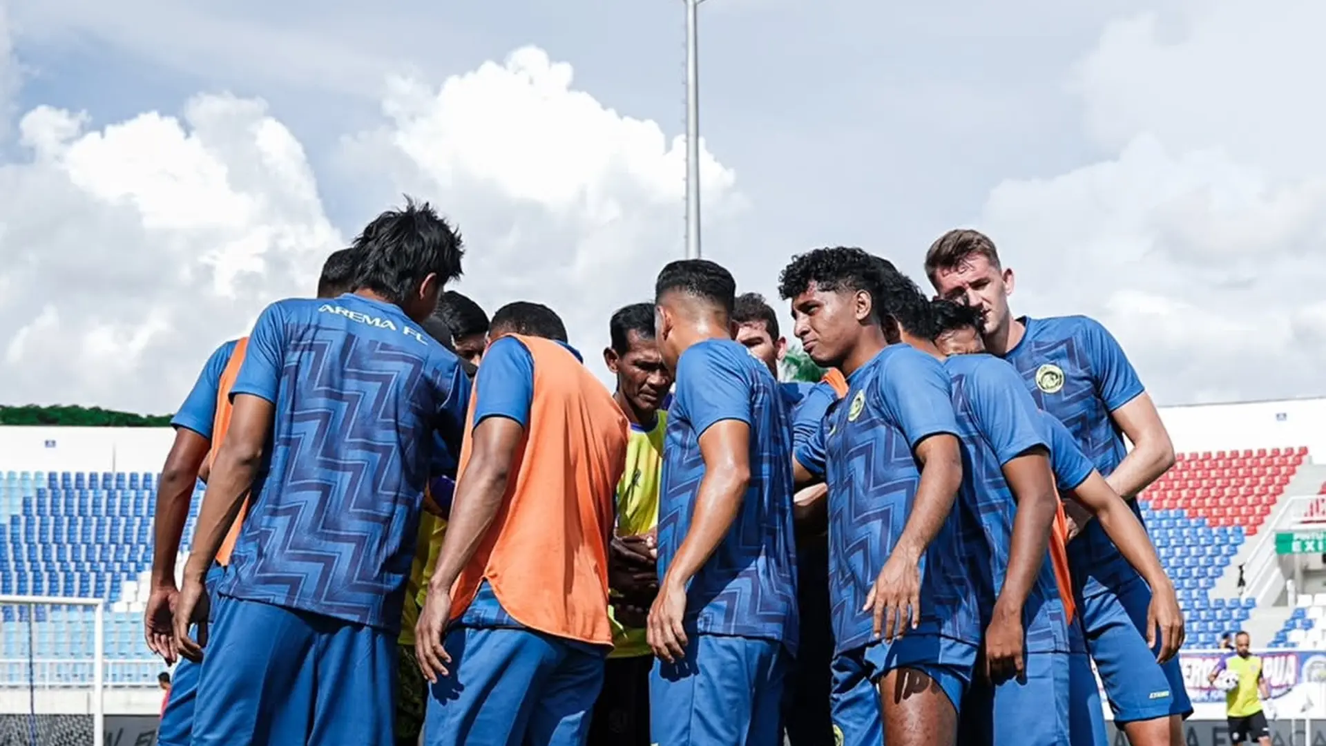 Arema FC Lawan Bali United: Dedik Sebut Keberuntungan Jadi Kunci Hadapi Krisis