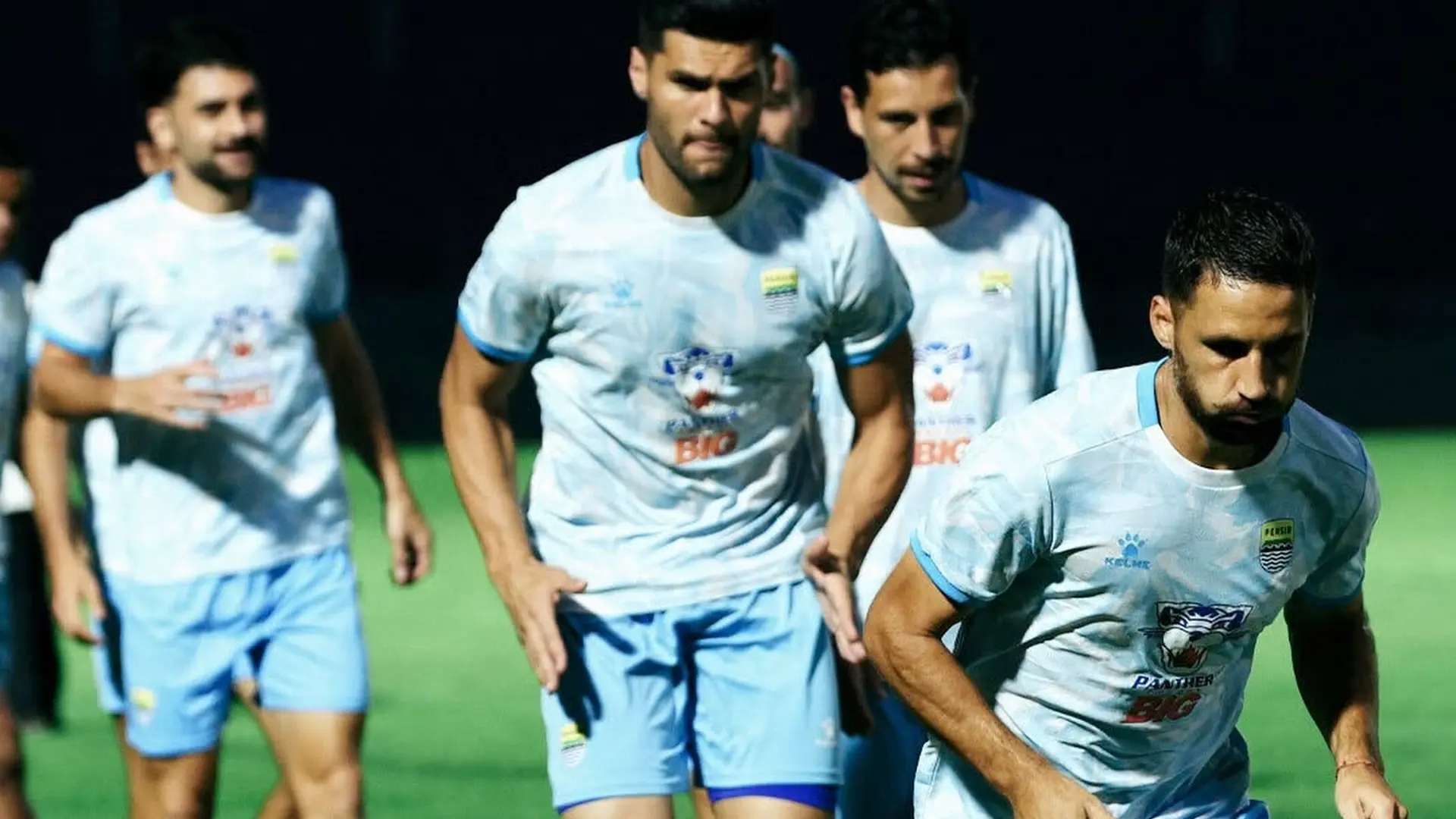 Derby Indonesia Memanas: Bojan Hodak Puji Adrenalin Pemain Persib Hadapi Persija