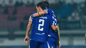 Dua Pemain Kunci Persib Terancam Absen Lawan Persija, Eliano dan Julio Cesar Wajib Hati-hati