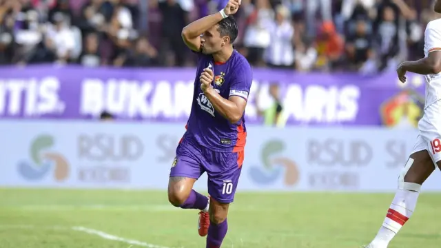 Ezra Walian Jadi Pembeda Persik Kediri, Cetak 5 Gol dan 7 Assist