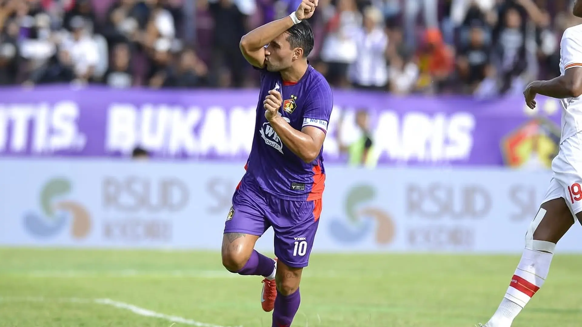 Ezra Walian Jadi Pembeda Persik Kediri, Cetak 5 Gol dan 7 Assist