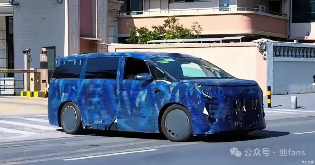 Denza D9L Tertangkap Kamera Uji Jalan, MPV Listrik Premium Ini Tampil Lebih Panjang dan Mewah