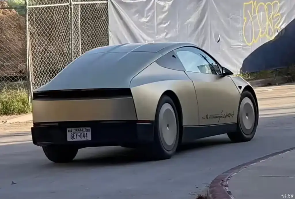 Elon Musk Konfirmasi Tesla Cybercab Tanpa Setir dan Rem Mulai Produksi Massal April 2026, Era Baru Robotaxi