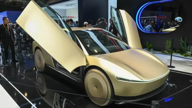 Elon Musk Konfirmasi Tesla Cybercab Tanpa Setir dan Rem Mulai Produksi Massal April 2026, Era Baru Robotaxi