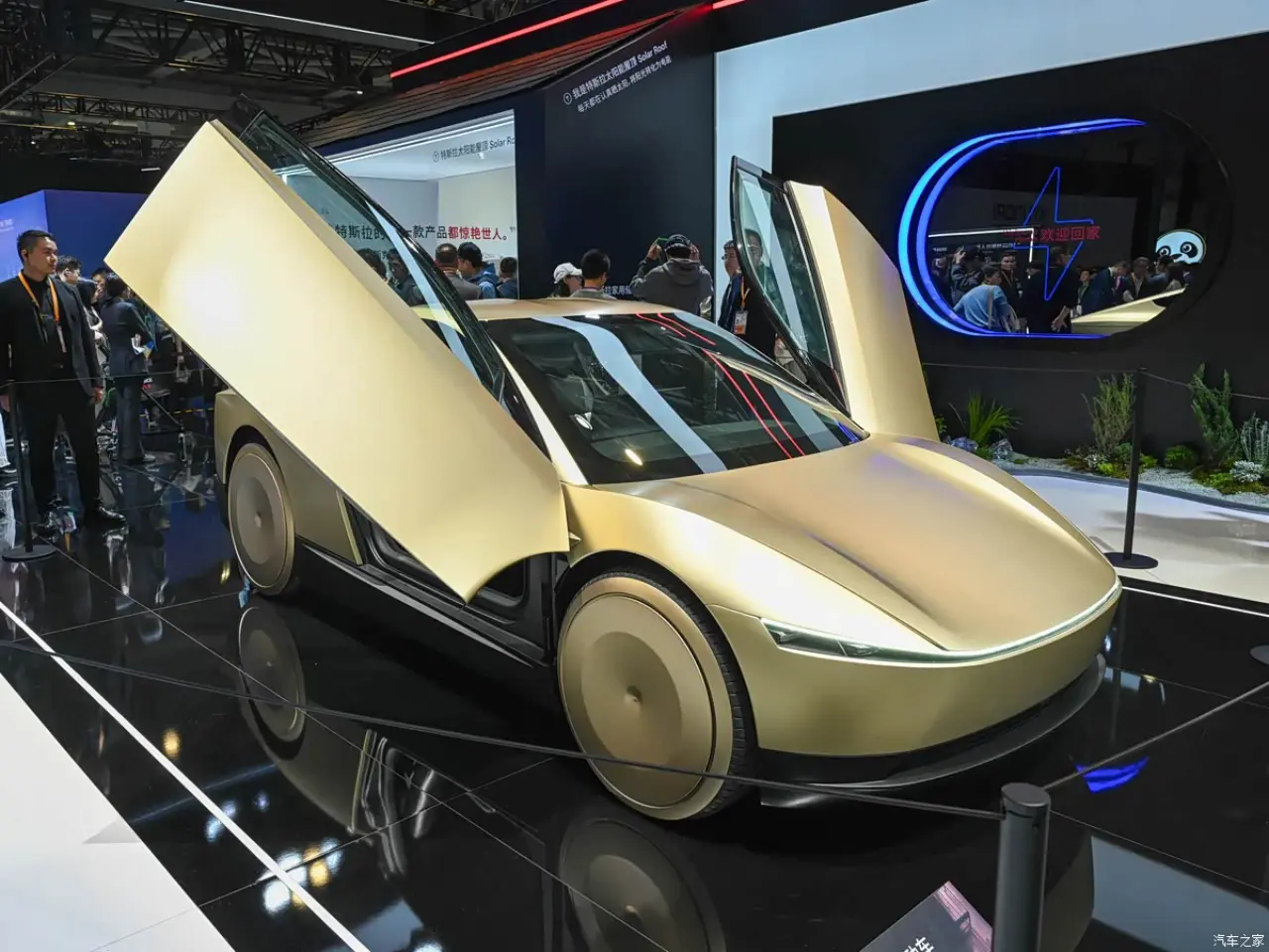 Elon Musk Konfirmasi Tesla Cybercab Tanpa Setir dan Rem Mulai Produksi Massal April 2026, Era Baru Robotaxi