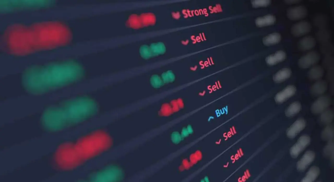 IHSG Menguat ke 8.882, Saham AMMN Meroket 14,64% di Sesi I