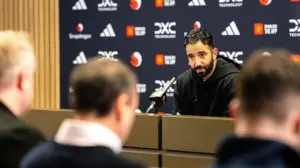Rio Ferdinand Ungkap Firasat Aneh Sebelum Ruben Amorim Dipecat dari Manchester United