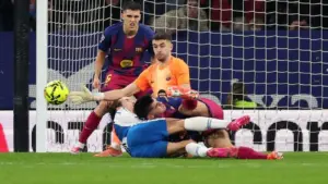 Joan Garcia Dikritik Keras: Aksi Dorong Rekan Setim di Derby Catalunya Tak Sportif