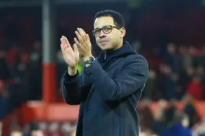 Liam Rosenior Ambil Alih Chelsea: Taktik Umpan Pendek, Tiga Bek, dan Tekanan Tinggi