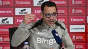 Liam Rosenior Ungkap Taktik Arsenal, Chelsea Siap Tempur di Semifinal Carabao Cup