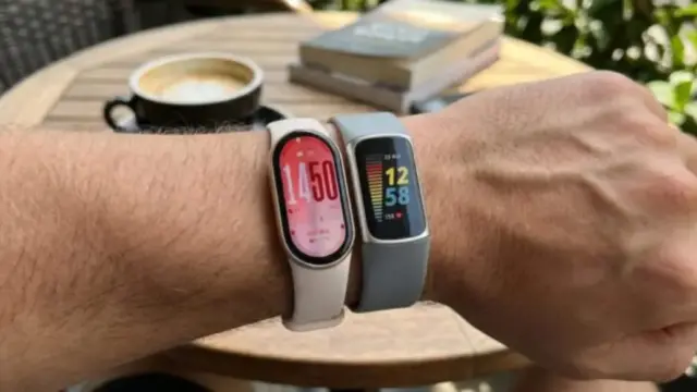 Perbandingan Fitur Health Tracking Xiaomi Smart Band 10 vs Fitbit Charge 6, Mana Lebih Layak Dibeli?