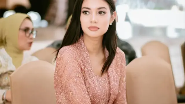 Profil Aurelie Moeremans, Aktris yang Viral Usai Rilis Buku Broken Strings