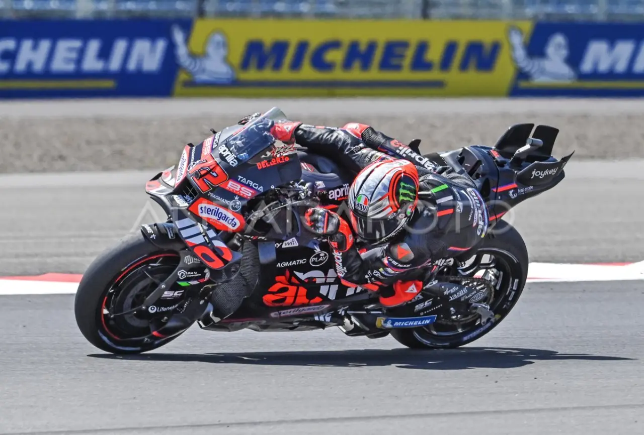 Bezzecchi Amankan Pole Position MotoGP Thailand 2026, Marc Marquez Merangsek ke Posisi Kedua