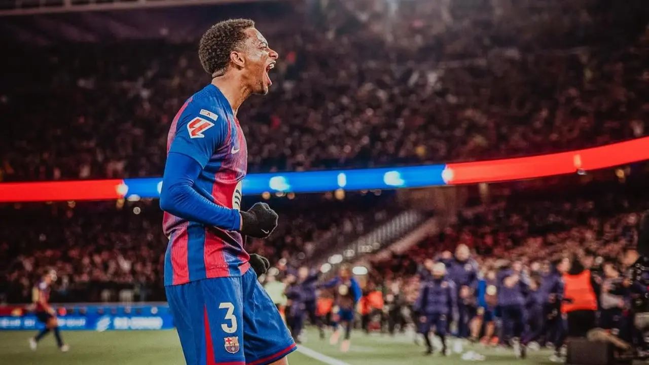 Alejandro Balde Tegaskan Bertahan di Barcelona Meski Diburu MU dan Liverpool