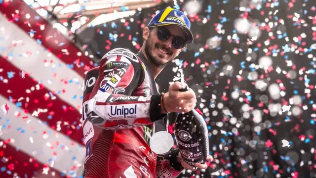 Getaran ban belakang bikin Bagnaia kehilangan kemenangan sprint MotoGP Amerika di COTA setelah disalip Jorge Martin di lap terakhir.