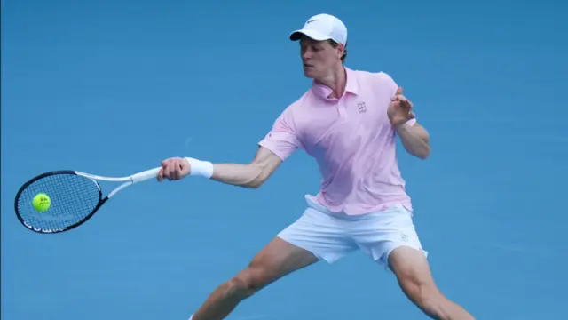 Jannik Sinner Tundukkan Tiafoe Dua Set Langsung di Perempat Final Miami Open 2026