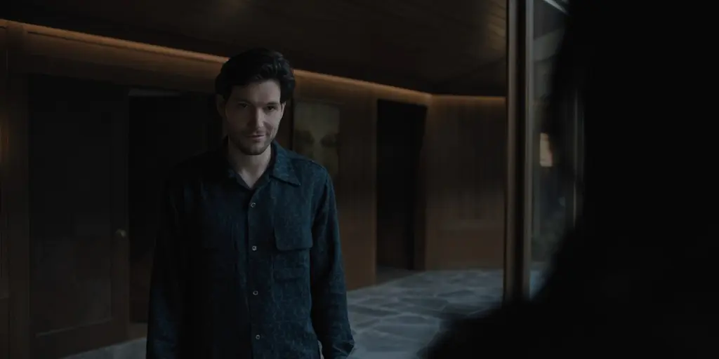 7 Pemeran Utama Serial Horor Netflix Something Very Bad Is Going to Happen yang Mencekam