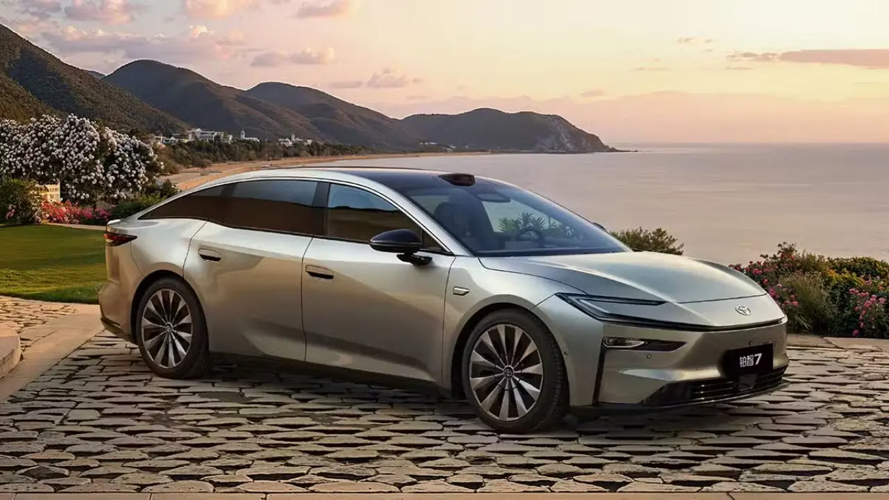 Spesifikasi Toyota bZ7: Sedan Listrik Canggih dengan Integrasi Huawei dan Xiaomi