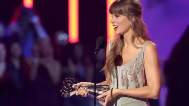 Taylor Swift Kembali Cetak Sejarah di iHeartRadio Awards 2026, Borong 7 Penghargaan