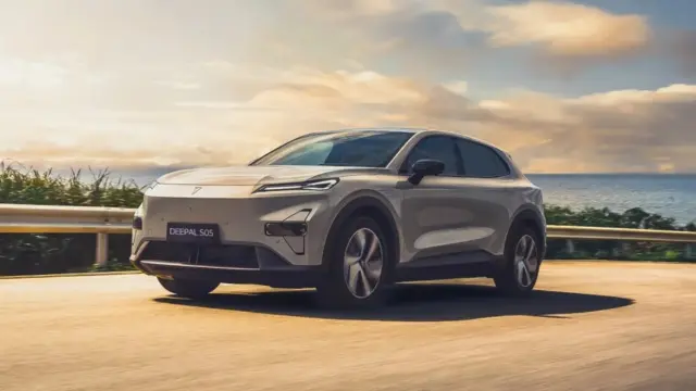 Changan Automobile, melalui kemitraannya dengan Indomobil Group, bersiap memperkenalkan model terbarunya, Changan Deepal S05 REEV, ke pasar Indonesia.