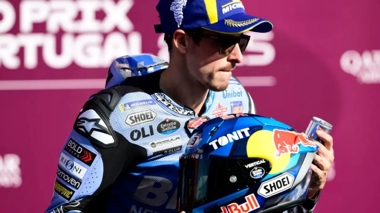 Alex Marquez akui Ducati GP26 sulit dijinakkan di awal MotoGP 2026. Ia merasa kehilangan 20% potensi karena belum menemukan setup ideal motor.