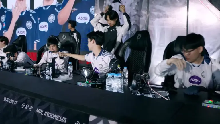 Hasil MPL ID S17 Hari ke-2 Pekan ke-4: EVOS Sapu Bersih RRQ Hoshi 2-0 di Derby Klasik