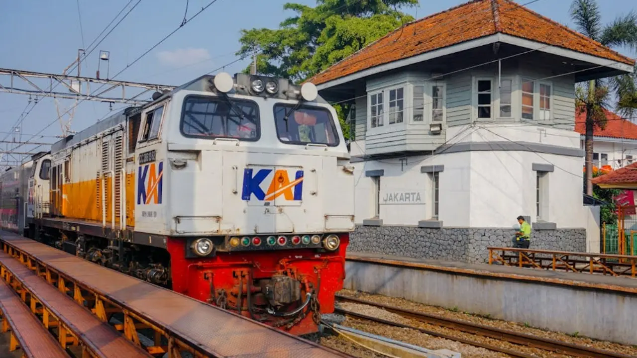 Krl Commuter Line Dan Argo Bromo Anggrek Tabrakan Di Bekasi Timur Ratusan Penumpang Terluka