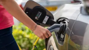 Mobil Listrik Kena Pajak Mulai 2026, Ini Rincian Aturan Barunya