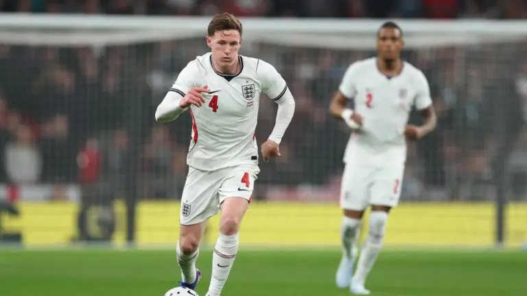 Manchester United Siapkan Strategi Khusus Rekrut Elliot Anderson