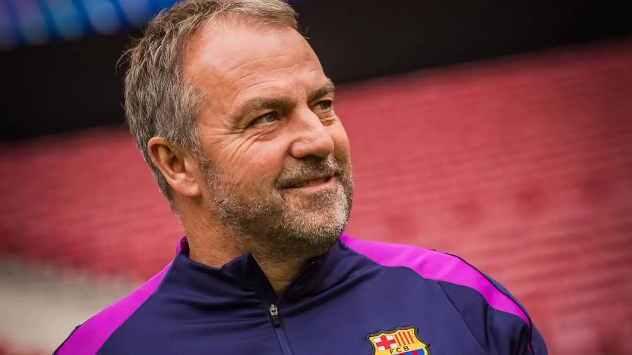 Hansi Flick Protes Kondisi Rumput Metropolitano kepada UEFA Jelang Barca vs Atletico