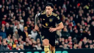Manchester United Pertimbangkan Banding Kartu Merah Lisandro Martinez Saat Kontra Leeds