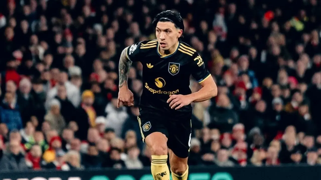 Manchester United Pertimbangkan Banding Kartu Merah Lisandro Martinez