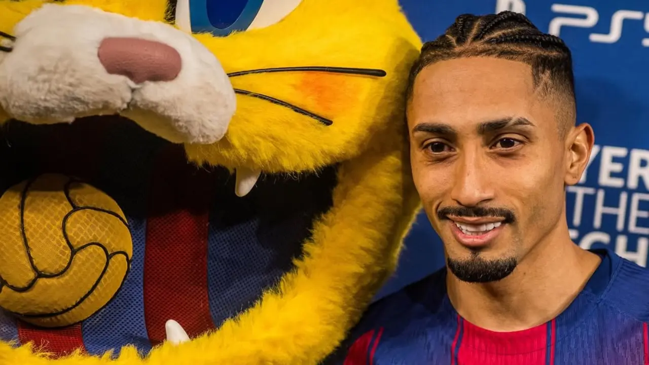 Hansi Flick Konfirmasi Raphinha dan Frenkie de Jong Absen Saat Barcelona Hadapi Atletico Madrid